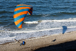 Svevende hangglider med skygge - i full fart.