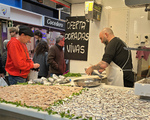 Fiskerselger på markedet i Malaga